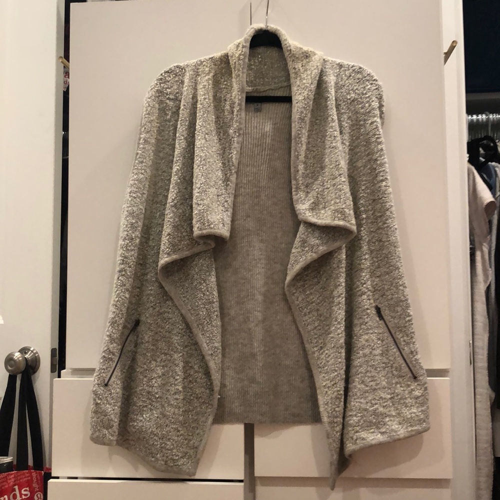 VEST - Picture 2 of 4
